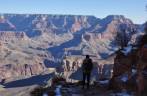 Trilha em meio à grandiosidade do Grand Canyon no Arizona, nos Estados Unidos